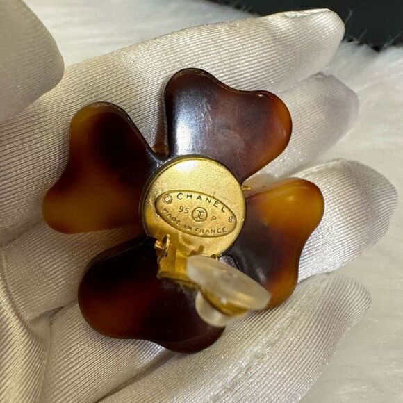 CHANEL Tortoiseshell Clover Gold Vintage Coco Clip on CC Earrings Rare - Picture 6 of 7